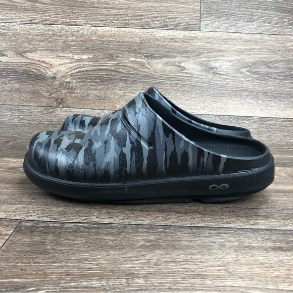 OOFOS Shoes - Oofos OOcloog Limited Edition Gray Camo Foot Health Clogs Men's 6/Women's 8